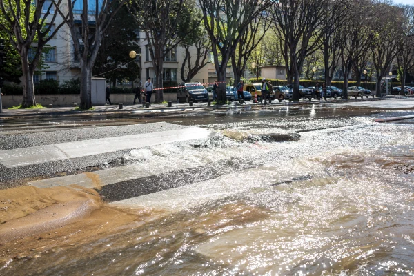 Dégâts chaussée après inondation