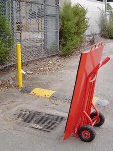 Installation d&#039;une plaque pour puits et bouches d&#039;égouts